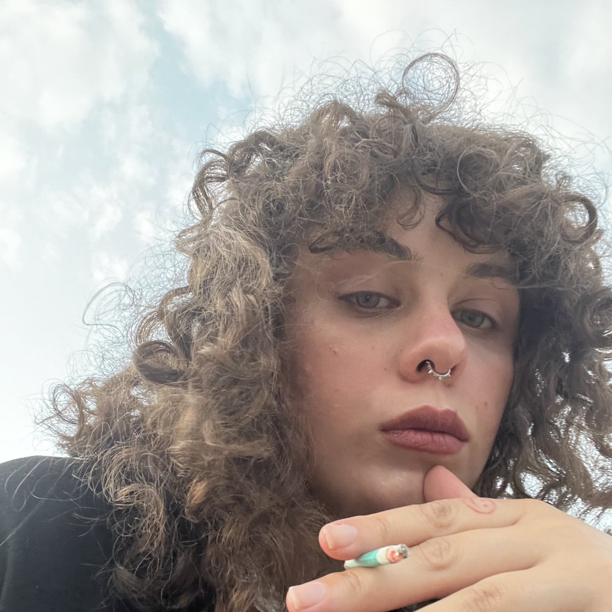 Сказала мужу, что нашла бы себе хорошего мужчину за месяц в случае развода. Он не поверил. Ну то есть мужчины сами не верят, что вас нормальных есть в достаточном количестве (к самой себе у меня вопросов нет, естественно)