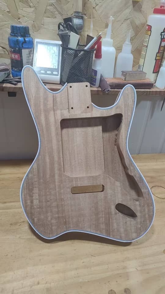 724real's tweet photo. 🎸 Binding is done ✅ — next up, the finish!
This guitar is really starting to come to life, can’t wait to see it shine once the final coat goes on 🔥✨
#GuitarBuild #LuthierLife #GuitarMaking #CustomGuitar #InTheWorks #MusiciansOfInstagram https://t.co/Xl8avaoGlm