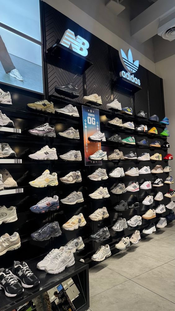 أصحاب الدوامات و طلاب الجامعة 
و الرياضيين 👏🏻👏🏻

اذا تبغى تلبس جزمة (الله يكرمك) 
مريح ✅
عملي ✅
بنفس الوقت شكله حلو 👍🏻

إختصرت عليك المشوار و جمعتلك موديلات و ماركات مختلفة بأسعار حلوة فوقها كود خصم *pyz*
و من أكثر القطع اللي عليها طلب 

ty.gl/7gxf3d3x54yum