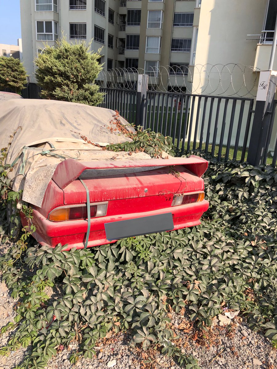 canizzm0's tweet photo. Bugün böyle bir araç gördüm çok güzel görünüyordu var mı bunu bilen nasıl bir araç yandan f40 a benziyordu https://t.co/nXXWKFBf8N
