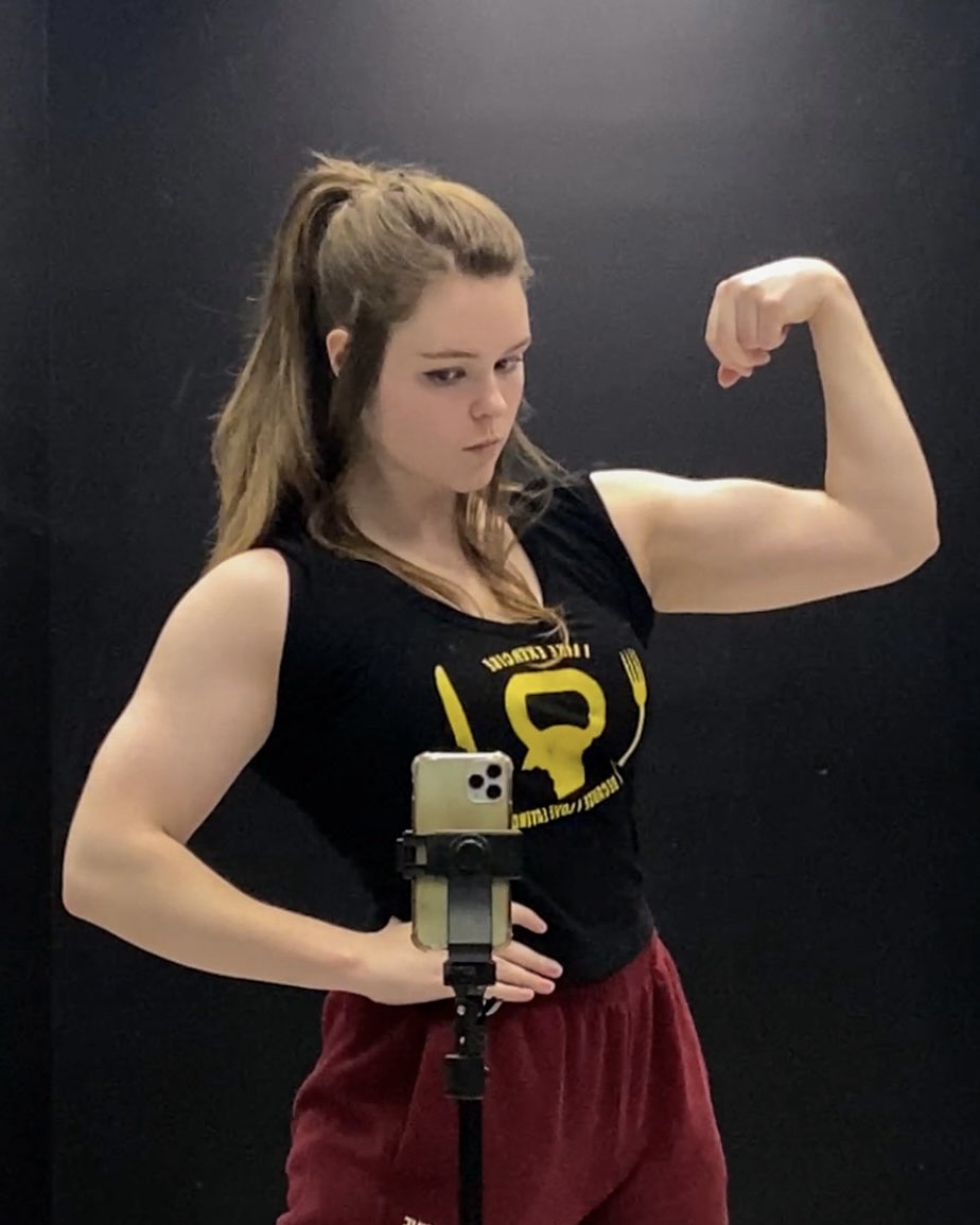 SquikoTV's tweet photo. More of the Brigitte gym fit! #brigitte #cosplay #overwatch https://t.co/pE9n1wYqud