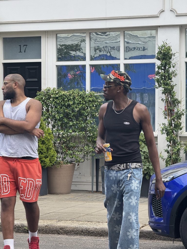 how do you say pop star in lingala