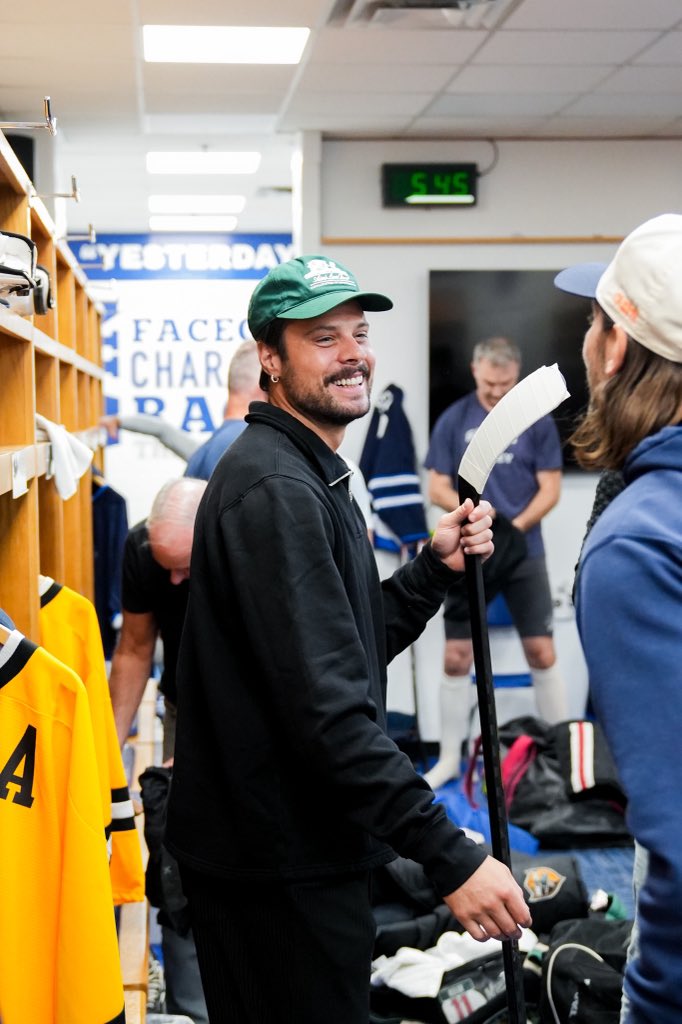 find ya someone who looks at you like Auston looks at Taney