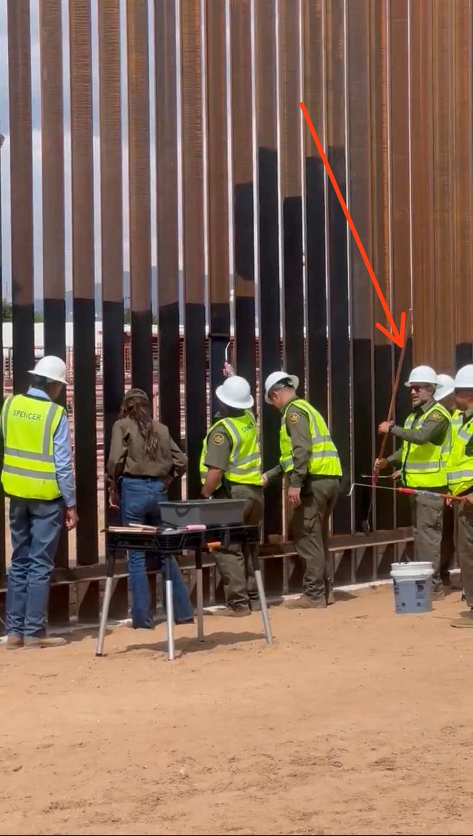 Double Mulligan 🌊🇺🇸🌊 (@amputechtured) on Twitter photo <a href="/AlgernonWrites/">Algernon D’Ammassa</a> This guy:
Is the photo-op done yet 🤔
What’s the point in just painting the US side 🤔
We have to paint the entire wall 🤔
Wouldn’t spraying it be easier 🤔
Can’t the immigrants just go over at night🤔
Can’t the immigrants just wear gloves 🤔 <a href="/AlgernonWrites/">Algernon D’Ammassa</a> This guy:
Is the photo-op done yet 🤔
What’s the point in just painting the US side 🤔
We have to paint the entire wall 🤔
Wouldn’t spraying it be easier 🤔
Can’t the immigrants just go over at night🤔
Can’t the immigrants just wear gloves 🤔