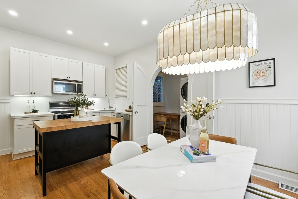 CorcoranIcon's tweet photo. On a quiet, sun-filled lane in Historic Nob Hill, you’ll find this Edwardian gem. With just four residences in the building, it feels like a secret hideaway, period charm mingled with modern grace. https://t.co/7FTPjtjDQv https://t.co/zv7cicBBif