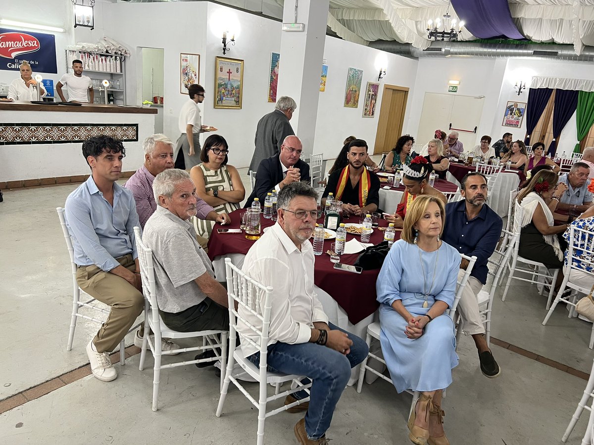 PSOEaytoMalaga (@psoeaytomalaga) on Twitter photo 🪭 El portavoz socialista <a href="/aDanielPerez/">Dani Pérez /❤️🇪🇺</a>, la viceportavoz <a href="/mariabegoamed/">Maria Begoña</a> y los concejales <a href="/salvadorchurri/">salvador trujillo</a>, <a href="/jorgequer/">Jorge Quero 🇪🇸</a> y <a href="/PabloOrellanaSm/">Pablo Orellana Smith</a> han visitado esta noche la caseta de <a href="/FMPLaAlcazaba/">La Alcazaba</a>, coincidiendo con la entrega del Premio La Alcazaba. #FeriaMLG 🪭 El portavoz socialista <a href="/aDanielPerez/">Dani Pérez /❤️🇪🇺</a>, la viceportavoz <a href="/mariabegoamed/">Maria Begoña</a> y los concejales <a href="/salvadorchurri/">salvador trujillo</a>, <a href="/jorgequer/">Jorge Quero 🇪🇸</a> y <a href="/PabloOrellanaSm/">Pablo Orellana Smith</a> han visitado esta noche la caseta de <a href="/FMPLaAlcazaba/">La Alcazaba</a>, coincidiendo con la entrega del Premio La Alcazaba. #FeriaMLG