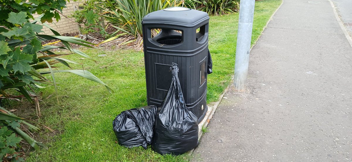 AlistairFergu11's tweet photo. 5 bags today off River Leven & Clde east shores. Oh, and a fork handle! #litterpicking #litter #litterfree #Cleanup #ReportingLitter #keepbritaintidy
#SpringCleanScotland
#KeepScotlandclean #KeepScotlandtidy
#Scotlandisbeautiful #Dontbeatosser
@SustransScot #OneMillionBags https://t.co/AAjmHxnIId