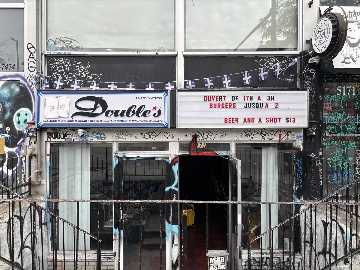 joannaofottawa's tweet image. Double’s in Montréal with its old school ‘contact humain’.

#montreal #bars #barlife #contacthumain
