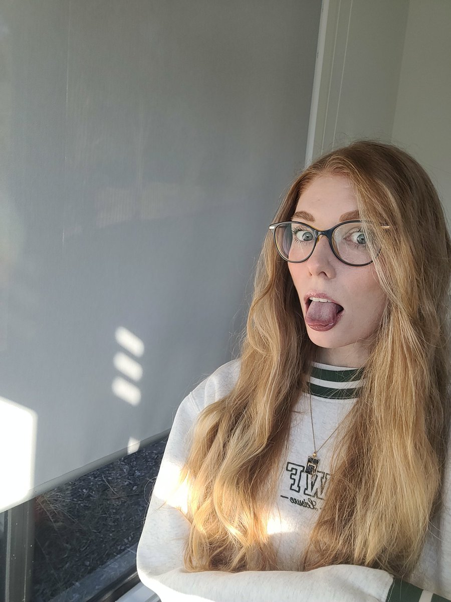 emmzyplays's tweet image. Keeping it casual and low. Come on for teas. Snuggles and butts. Butts are trending. twitch.tv/emmzyplays #butts