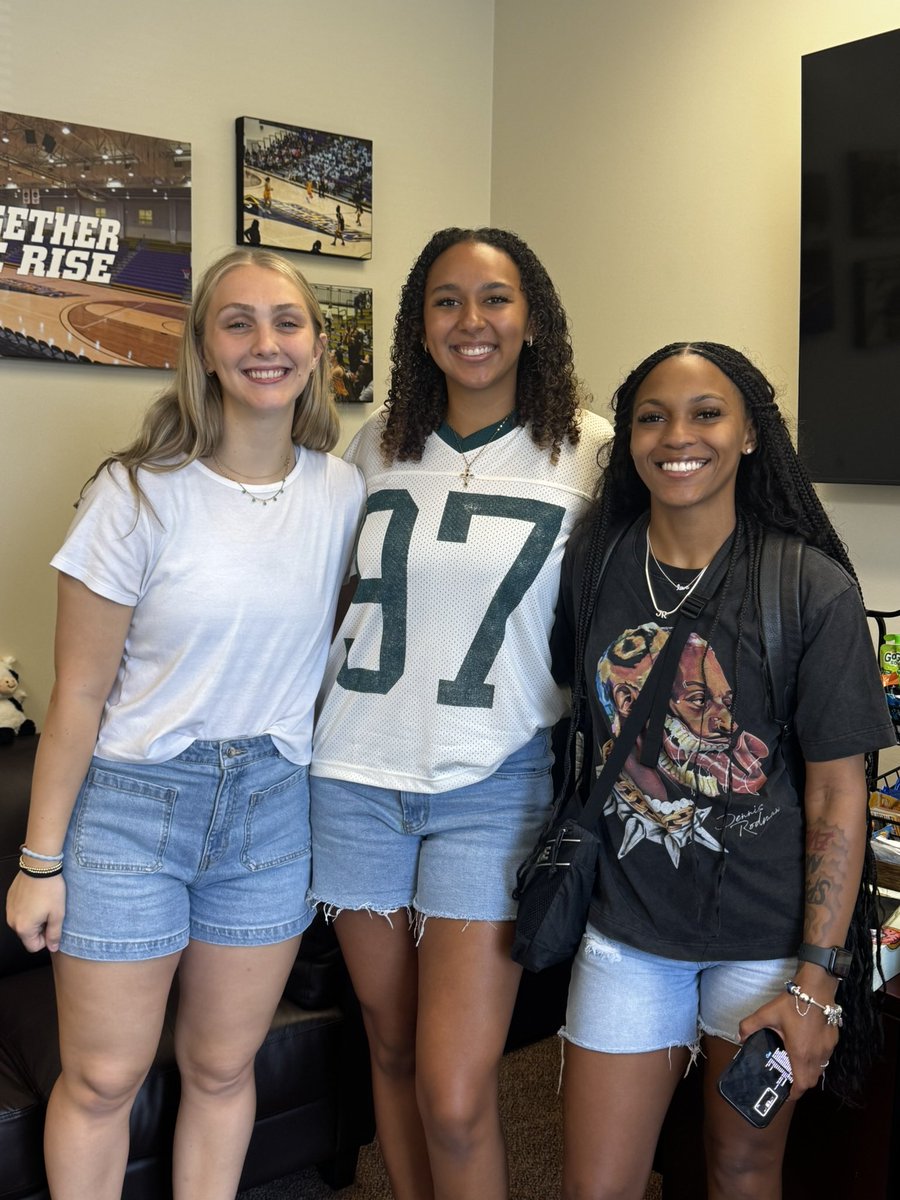 MontevalloWBB's tweet photo. First day of class ✅ https://t.co/9sTAMepTOi