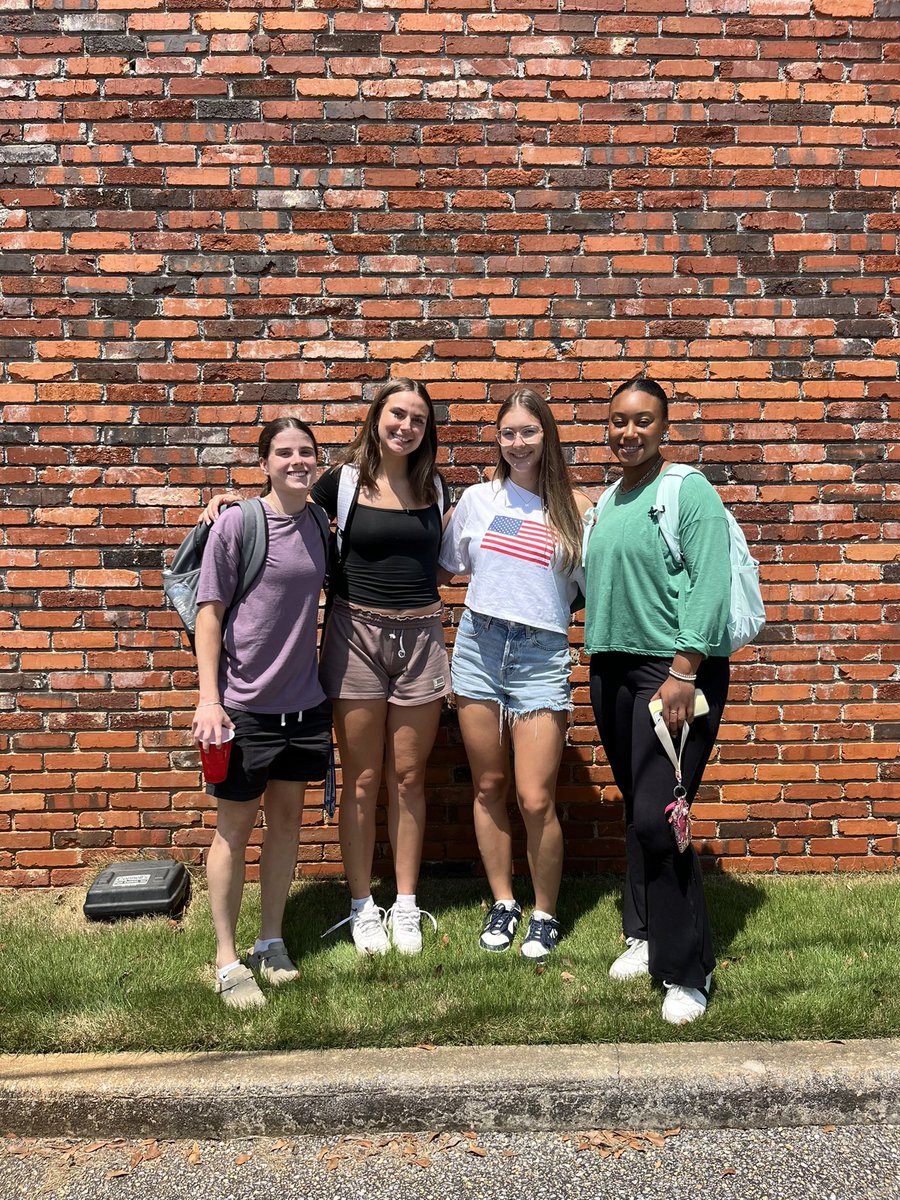 MontevalloWBB's tweet photo. First day of class ✅ https://t.co/9sTAMepTOi