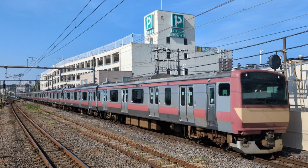 CLMggcg2Ka8Lhlz's tweet photo. 331M 水戸行
水ｶﾂ E531系 K451編成(付属編成5両)+K423編成(基本編成10両)
昨夜から足掛け2日に渡る15両オール赤電編成の運用は、この331Mの土浦での付属編成解放で終了しました。
＃赤電 ＃赤電15両編成 #常磐線 #K423 #K451 #E531系 https://t.co/VvFLcULYHL