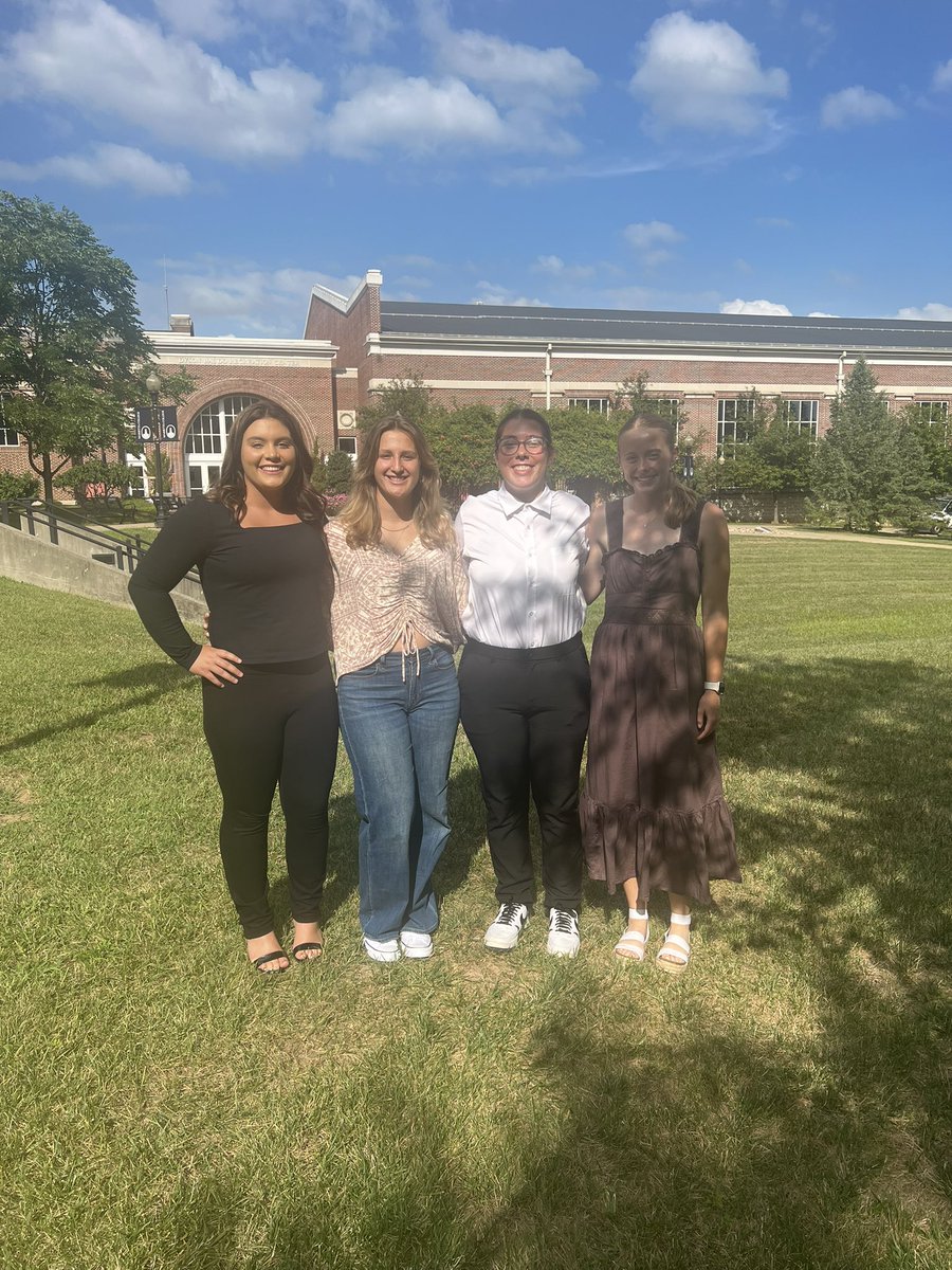 ettasoftball's tweet image. Freshman are on campus and officially ready for classes to start up tomorrow!!! #mcsb 📚✏️