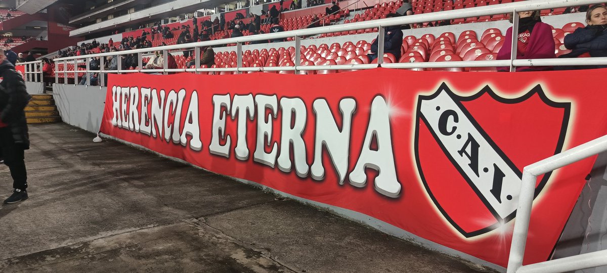 ROKEAP's tweet photo. En casa noche de copa ♥️❤️🎈🇦🇹 https://t.co/vRFO2Rae59