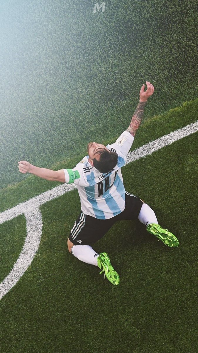IMAGINA TENER UN SUEÑO... y que tu propio cuerpo te lo
 niegue.

Eso le pasó a LIONEL MESSI.

Un niño que necesitaba un tratamiento para crecer… pero ningún club quiso ayudarle.

Salvo uno...

Y así nació la mayor leyenda del fútbol.
   
Aquí su historia: