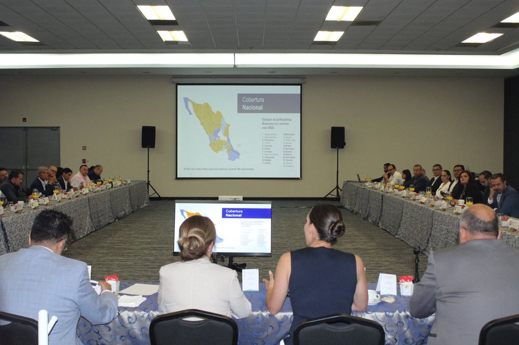 CIRT__JALISCO's tweet photo. El Presidente @jeronimocamber2 presente en la RO del @CCIJ de hoy, donde estuvo @AnaSofiaLanceymar de @DrVagon_ 
El Tren de la Salud, iniciativa de Fundación Grupo México que lleva atención médica de calidad a miles de familias en el país. 🚂🤝

#CIRTJalisco #CCIJ #DrVagon https://t.co/ZW8gTm11Zn