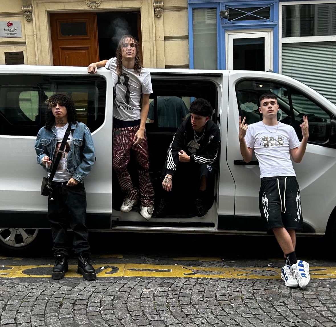 De viaje de egresados con los pilfs en paris