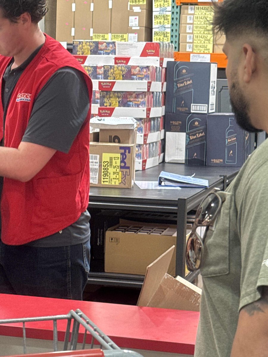 SquirtleTCGRestock tweet media