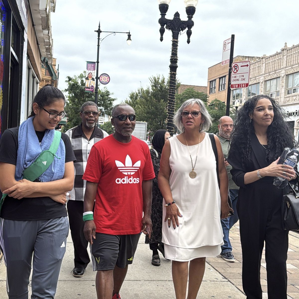 Robin Kelly, Ph.D. (@robinlynnekelly) on Twitter photo Spent yesterday afternoon with the Westridge Chamber of Commerce in the 50th ward. Enjoyed being immersed in the rich culture, flavors, and craftsmanship of Indian and Pakistani small businesses along Devon Avenue. 
I appreciate your thoughts and ideas for the future. I will Spent yesterday afternoon with the Westridge Chamber of Commerce in the 50th ward. Enjoyed being immersed in the rich culture, flavors, and craftsmanship of Indian and Pakistani small businesses along Devon Avenue. 
I appreciate your thoughts and ideas for the future. I will