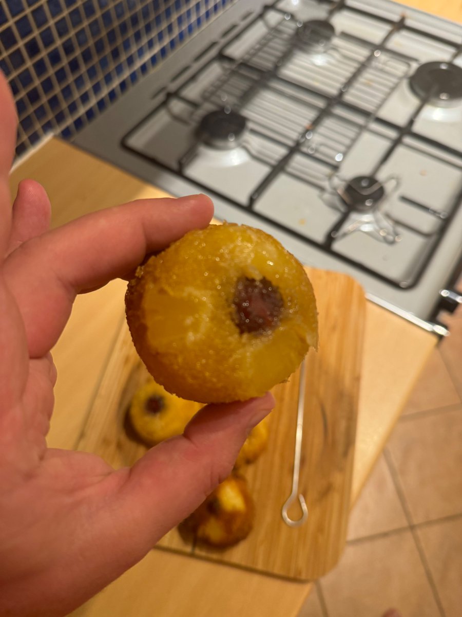 POVDenis's tweet photo. Pineapple Upside Down Cupcakes! https://t.co/dGckDm6pYv