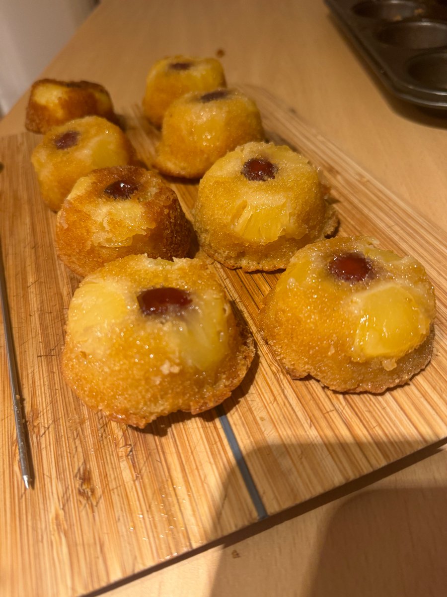 POVDenis's tweet photo. Pineapple Upside Down Cupcakes! https://t.co/dGckDm6pYv