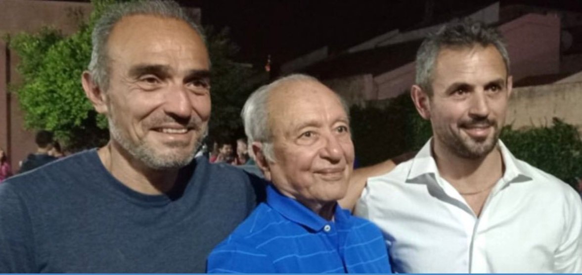 lauraju35183777's tweet image. - Me definís qué es la mafia corrupta?
+ Si claro! 👇