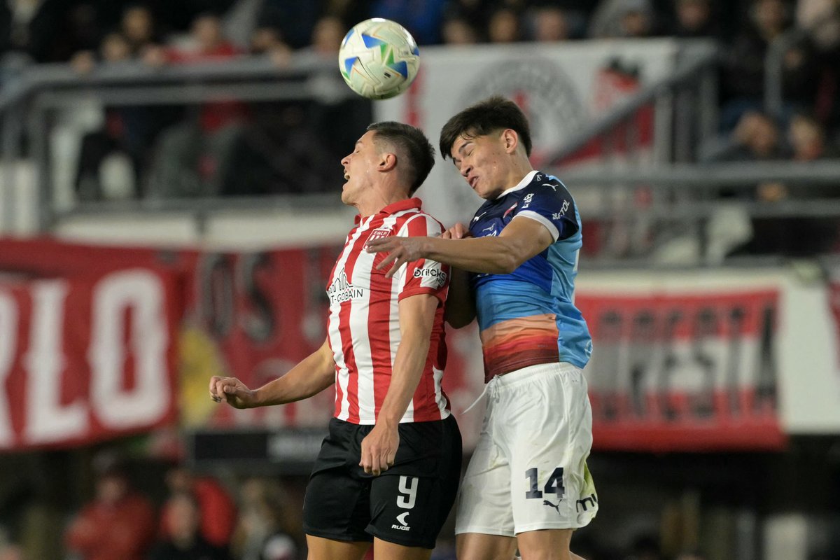 EL CICLÓN, ELIMINADO UNA VEZ MÁS❌🏆

Cerro Porteño empató 0-0 con Estudiantes en La Plata y con un global de 1-0 quedó fuera de la Libertadores. 

El equipo azulgrana deberá enfocarse en el Clausura y en la Copa Paraguay.

Estudiantes se medirá en cuartos a Inter o Flamengo.