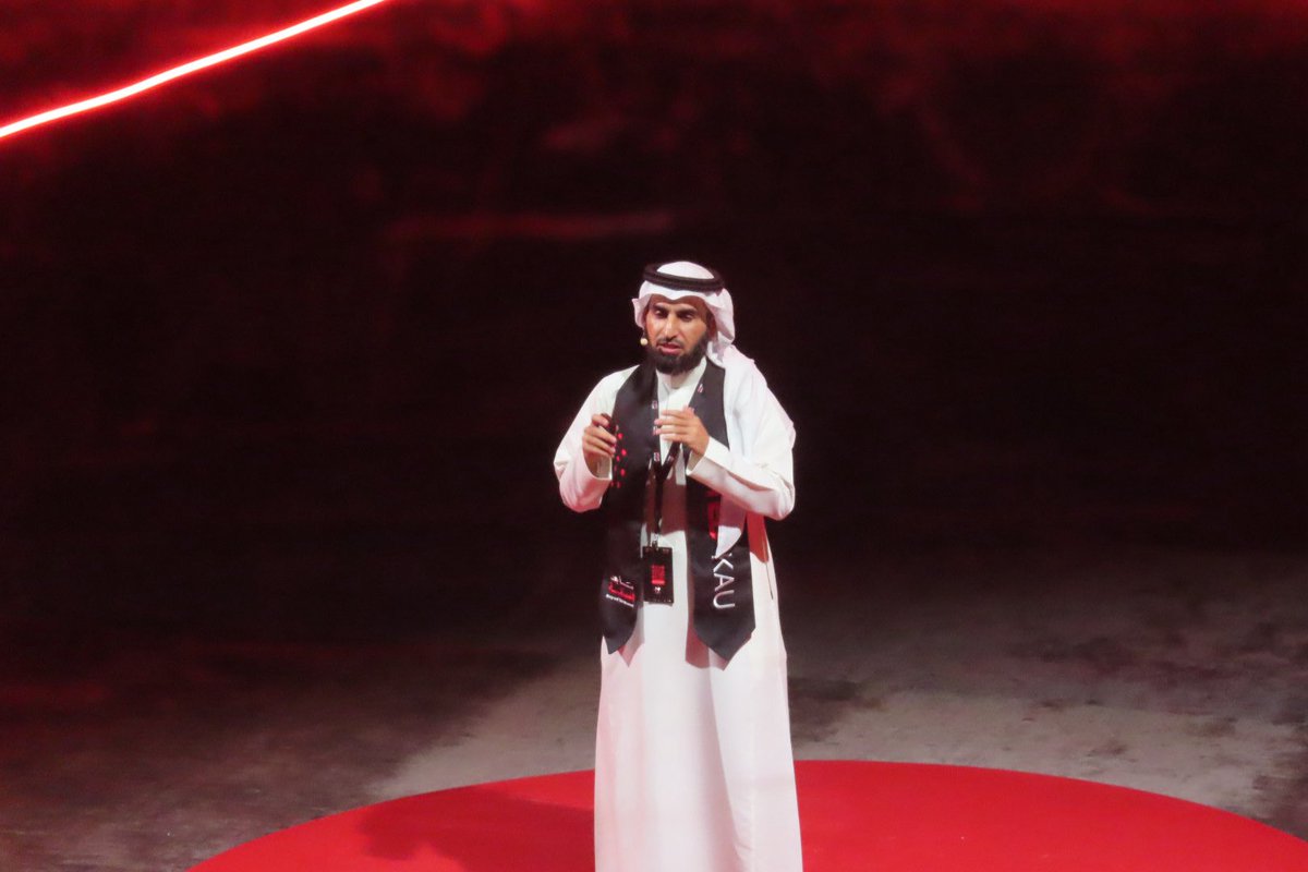 xli22_'s tweet photo. هنا اللحظة وما بعد اللحظة🤍
#TEDxKAU https://t.co/XID3vnkNYr