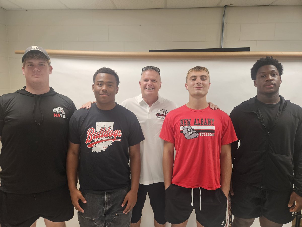 Thanks to <a href="/GoNewAlbany/">New Albany Athletics</a> football coach Steve Cooley, as well as Luke Minich, Shawndre Oliver, Klay Kaiser &amp; Jamal Chambers, for stopping by tonight. 
Cooley says freshman Grady Mayfield will start at QB in Friday night's season-opener.