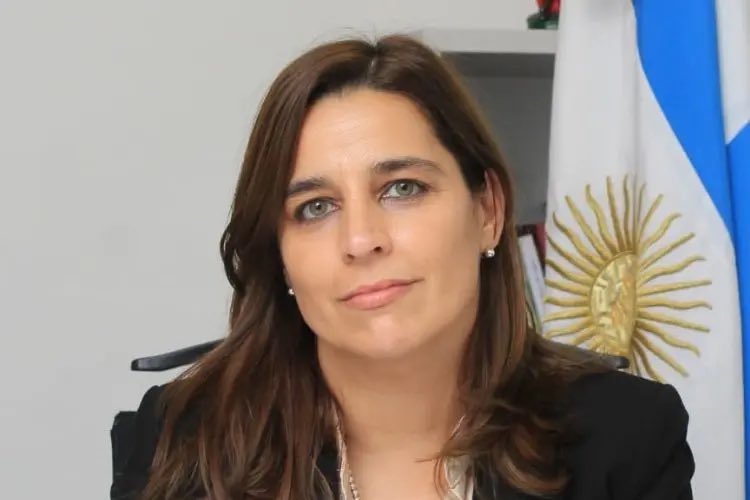 Joel (@joepsi) on Twitter photo Mirale bien la carita.
Ella es la diputada RADICAL, SOLEDAD CARRIZO que cobrando 5 MILLONES DE PESOS le nego un aumento de DOS KILOS DE CARNE a un JUBILADO.
En poco menos de dos meses CAMBIO SU VOTO.
<a href="/MSoleCarrizo/">Soledad Carrizo</a> lo unico que mereces es que te escupan en la cara. Delincuente. Mirale bien la carita.
Ella es la diputada RADICAL, SOLEDAD CARRIZO que cobrando 5 MILLONES DE PESOS le nego un aumento de DOS KILOS DE CARNE a un JUBILADO.
En poco menos de dos meses CAMBIO SU VOTO.
<a href="/MSoleCarrizo/">Soledad Carrizo</a> lo unico que mereces es que te escupan en la cara. Delincuente.