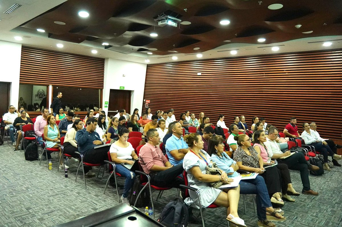 GobMeta's tweet photo. Junto a @DNP_Colombia reunimos a los 29 municipios del Meta para desarrollar estrategias de planeación orientadas a generar indicadores de impacto y soluciones reales para nuestros territorios. https://t.co/Ax4ooLArFG