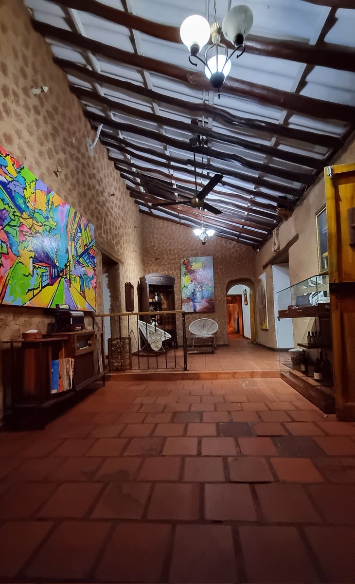 Un hotel que captura la esencia de nuestra ciudad y de nuestra cultura. Cada habitación es diferente en tamaño, estilo y decoración pero están unidas x la pasión, por el servicio y la atención.

#Valledupar #HotelEnValledupar #hotelboutiqueValledupar