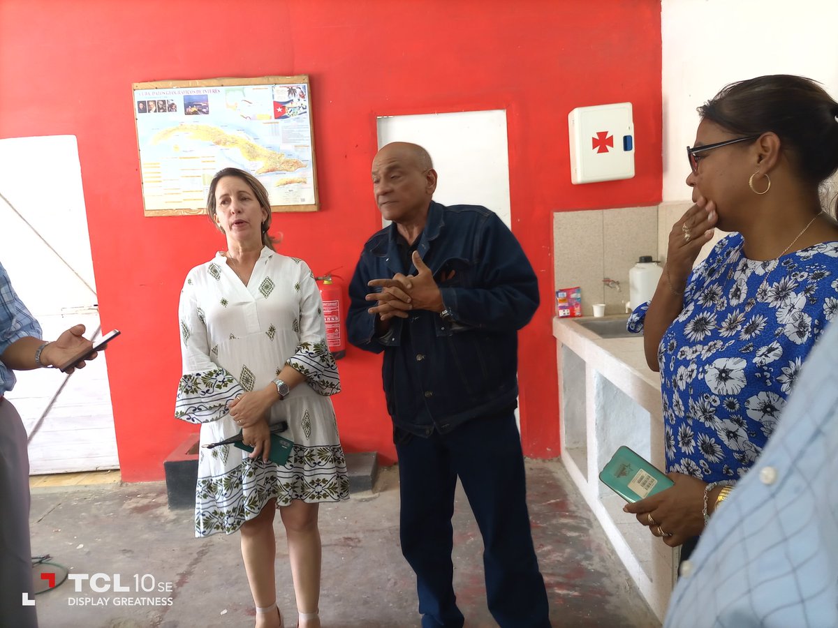 AcinoxCapLT's tweet photo. El proceso de Formación Vocacional de Acinox Las Tunas, se viste de honor en recibir hoy la visita de la Ministra de Educación, la cual expresó su satisfacción al poder ser testigo de un proceso educativo desde la voluntad de hombres y mujeres en una Industria con Voluntad de Ace https://t.co/4DxSq60t7R
