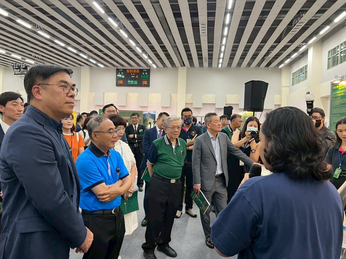 23 years ago, I also stepped onto the stage through an entrepreneurship competition, which encouraged me to pursue my own venture. Today, I want to encourage the next generation to explore their passions—net zero and green technologies are powerful opportunities for the future.