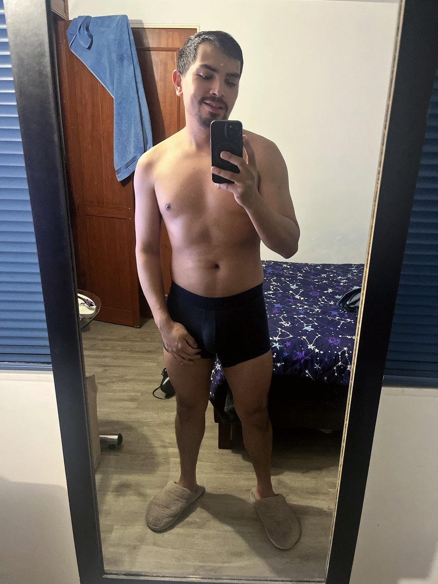 heysonmv's tweet photo. Recién bañado para dormir https://t.co/SsnN0OhCSn