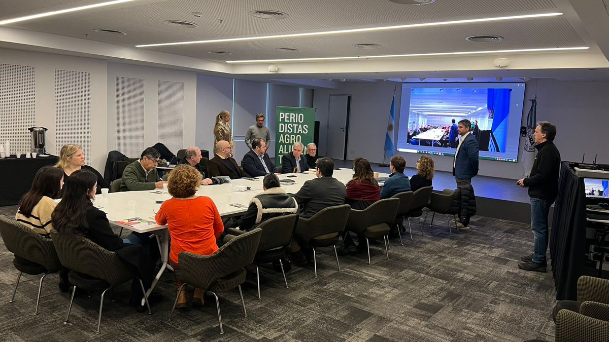 🖥️CONFIAR realizó un taller para periodistas sobre el aporte y la potencialidad de la forestoindustria en el país ▶️“El presente es de los bosques: Innovación, sostenibilidad y nuevos negocios” profundizó el conocimiento sobre el tema y derribó mitos sobre la actividad del sector