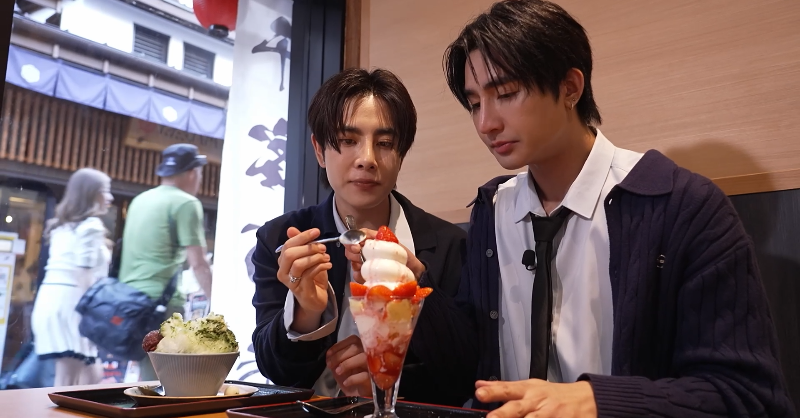 TELASA_thai's tweet photo. ⚡️【後編】配信スタート！⚡️
◤Earth&amp;Mixのニッポン！ホットスポットin豊洲◢

海鮮＆スイーツが食べたいという、
#EarthMix のリクエストを叶えてくれる
人気スポット「豊洲千客万来」😋
新鮮な魚介＆旬なスイーツを食べまくり🦞🧁
最後は足湯でほっこり♨️

おふたりからのコメントもどうぞ💁