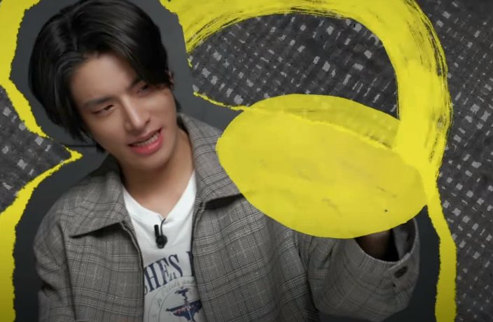 뭔 막대같은게 보이는데 너무 궁금해