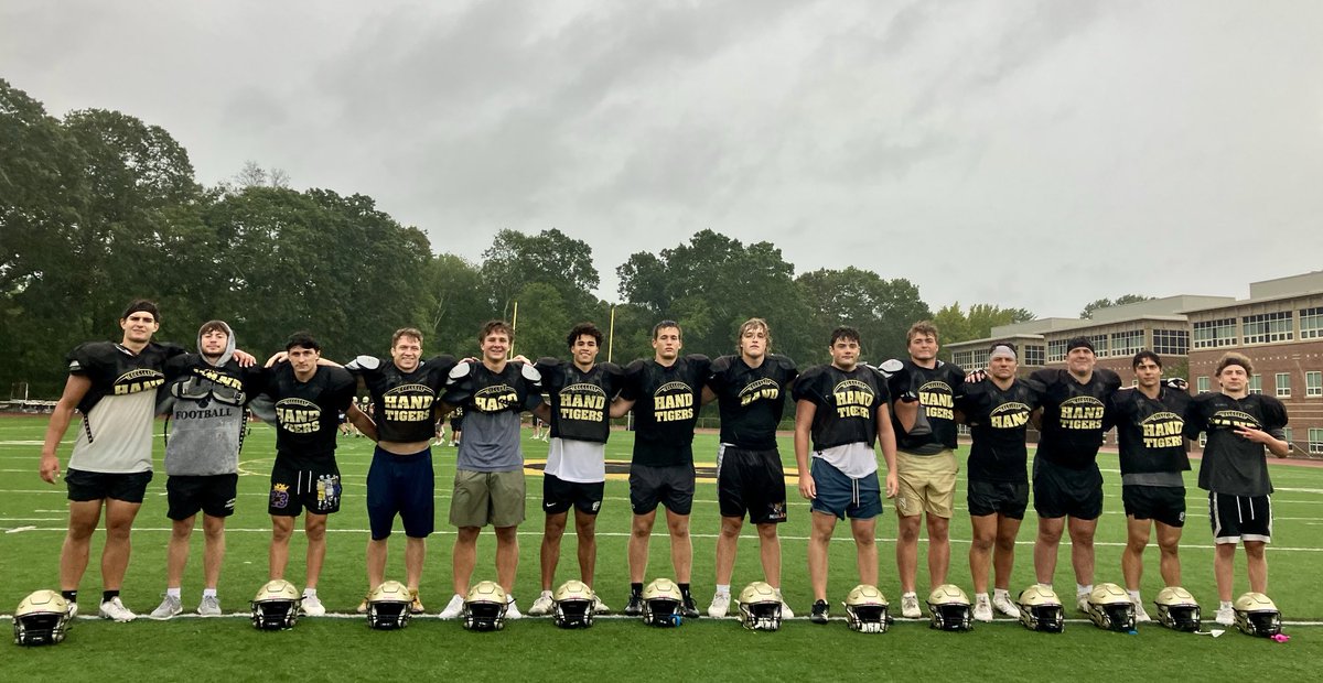 ErikBecker42's tweet photo. 1,000 Pound Club ‘25.

Proud of their discipline &amp; effort.

Thanks to our Strength Coach, Mike Marino.

⁦@HandTigersFB⁩ ⁦@Marinom51⁩ #cthsfb https://t.co/OmBxcKGDtw
