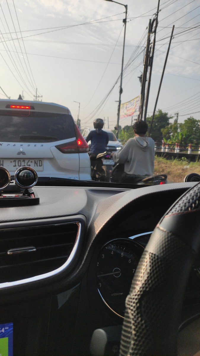 aradiay_'s tweet photo. @e100ss dua arah macet cenderung berhenti, di jalan ry sukodono. Indikasi ada truk mogok didepan pintu masuk Surya Breeze https://t.co/f5xVQPbw1x