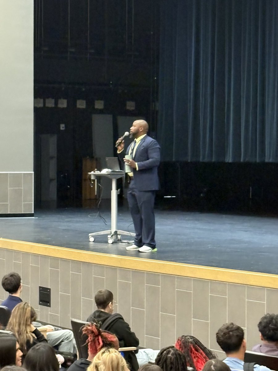 DanielETaylor86's tweet photo. Day 20 as a Falcon
Honored!
My Big Sister AP and I were able to present to an awesome group of students, our 10th graders, The Great, Class of 2028!
#WeAreChannelview
#FalconStrong https://t.co/ufKxfj84An