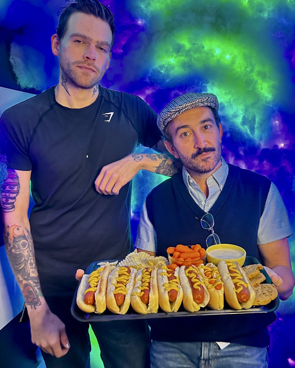 i hate hate gay ppl so much what do u mean elijah daniel got the dad from WEAPONS on his podcast this week just to ask about this hot dog scene….