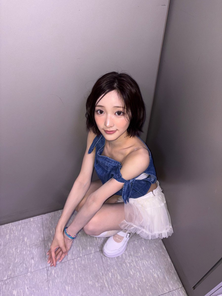 ⃟ tweet media
