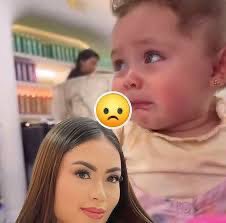ElizbethCristi7's tweet photo. Epa Colombia, con su niña pequeña, está en la cárcel por romper una registradora y ya pagó los daños.
Uribe, condenado por fraude procesal y compra de testigos, anda libre, insultando jueces.

¿Justicia? No.
Eso se llama privilegio con apellido.
Gracias a quienes alzan la voz. ⚖️ https://t.co/5SmPWVSZVy