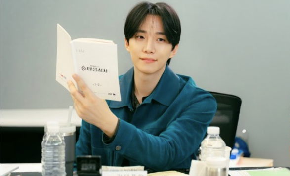 [이준호·김민하, ‘태풍상사’ 대본리딩 공개…“희망과 용기로 다가가길”]
태풍이 너무 이쁘다!
slist.kr/news/articleVi…

#이준호 #李俊昊 #LEEJUNHO #ジュノ