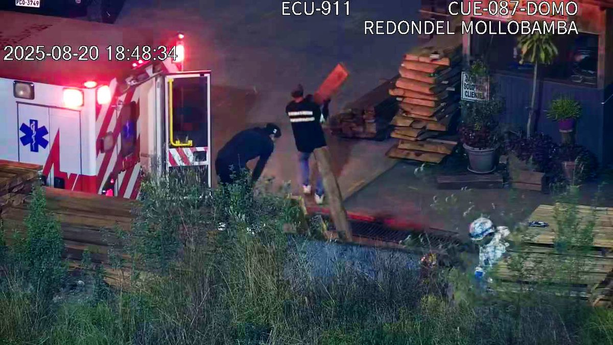 Coordinación Zonal 6 ECU 911 Austro (@ecu911austro) on Twitter photo #Cuenca| Mediante dispositivos de #videovigilanciaECU911 se da seguimiento a un siniestro de tránsito donde un hombre sufre una caída desde un tráiler.
🚨Desde el #ECU911 se coordinó con recursos de <a href="/Bomberos_Cuenca/">Bomberos Cuenca</a>.
#ECU911BrindaSeguridadIntegral #Cuenca| Mediante dispositivos de #videovigilanciaECU911 se da seguimiento a un siniestro de tránsito donde un hombre sufre una caída desde un tráiler.
🚨Desde el #ECU911 se coordinó con recursos de <a href="/Bomberos_Cuenca/">Bomberos Cuenca</a>.
#ECU911BrindaSeguridadIntegral