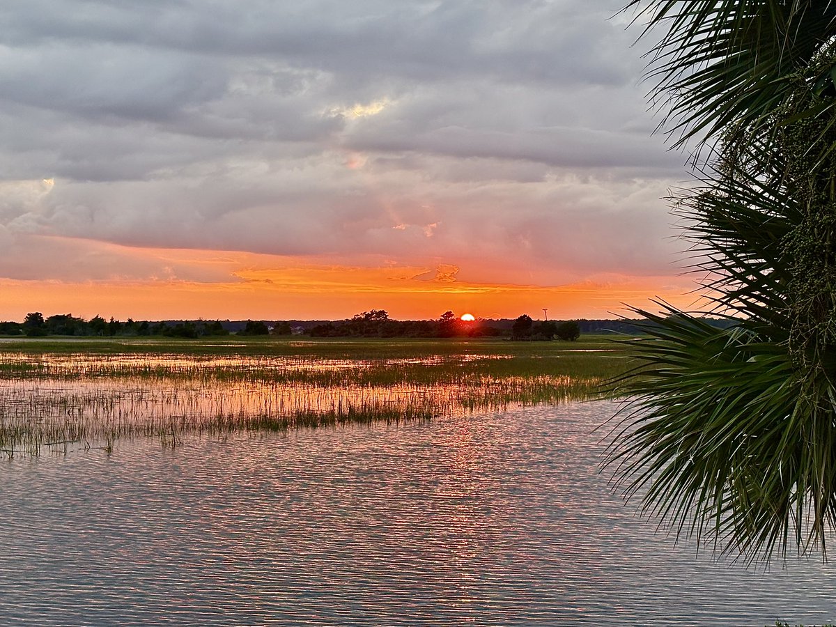 MMoore_hoops's tweet image. #HurricaneErin #sunset @EdPiotrowski @medwick @DylanHudlerWXII @JackiePascale @jamiearnoldWMBF @LeeHaywoodWX @dogwoodblooms @marioncaldwx @JustinMcKeeWx @StarboardRail @ThePhotoHour @Christina4casts @CMorganWX @AndrewWMBF @ScottyPowellWX @jgreenhillwx @TimBuckleyWX @matt_wx