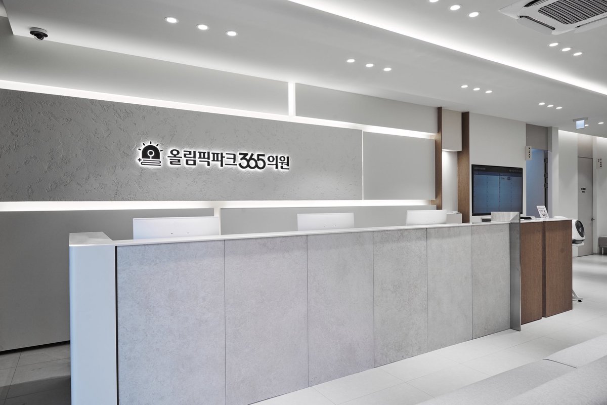 mobydick119's tweet image. “응급의학과 하려고.”
“뭘 한다고?”

당최 이해가 되지 않았다. 그만큼 고생해서 의대에 갔으면 요령을 피울 때도 되지 않았나. 돈 되는 과도 많구만 하필. 의사 친구 덕 좀 볼까 싶었는데 다 틀렸지 싶었다. 너는 이국종이 아냐. 말하고 싶은 걸 겨우 참았다. 내 친구 얘기다. 

친구는 이따금 얼굴을…