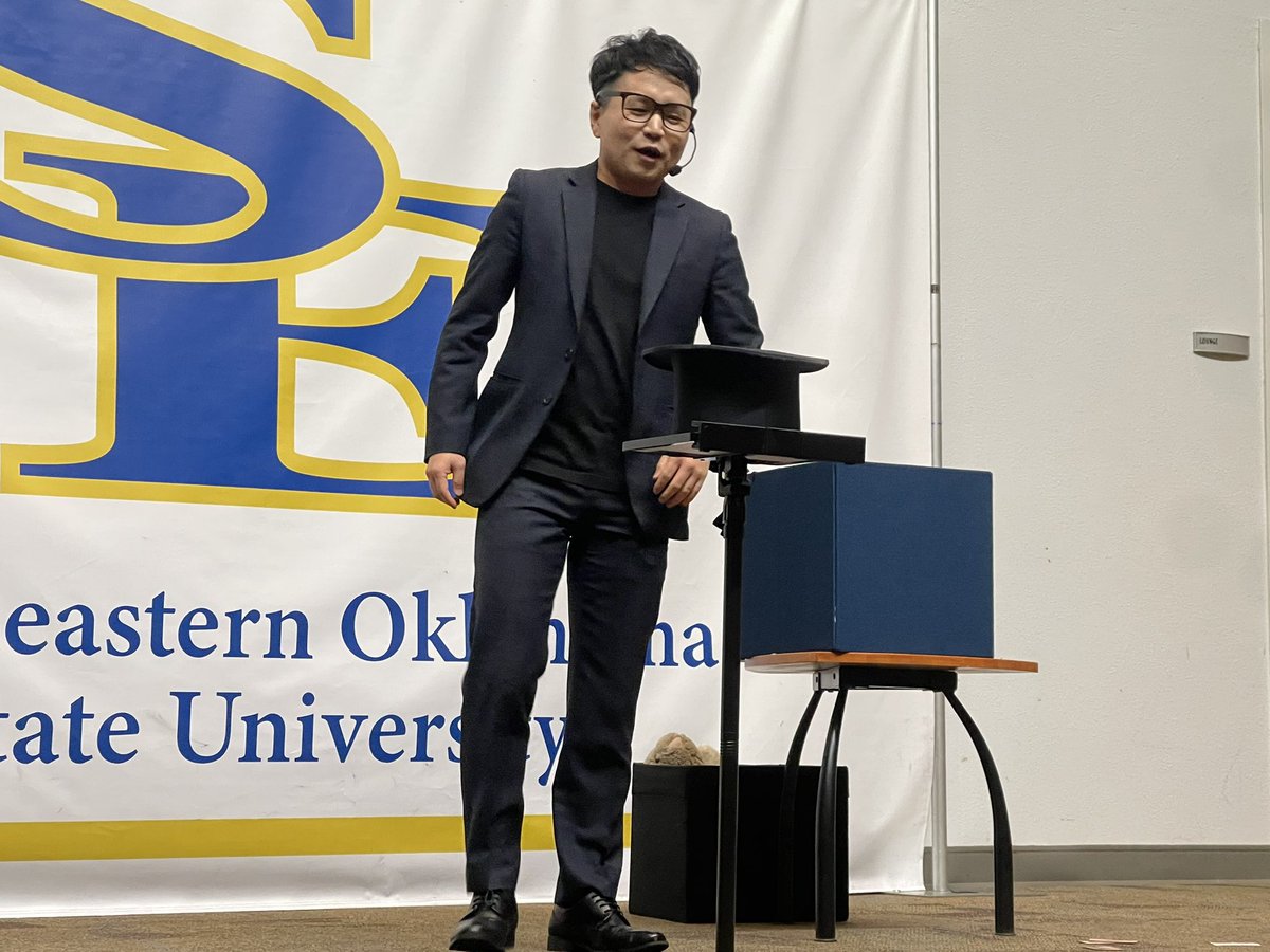 SEOSL's tweet photo. Happening NOW! ✨
Magician Jeki Yoo, as seen on America’s Got Talent, is live in the Student Union Auditorium (Room 213, 2nd Floor).
Come witness the magic! 

#SESpirit #SEVibe #ExperienceSE #SELife #ProudToBeSE #GoSoutheastern #WednesdayMotivation #Wednesdayvibes #WelcomeWeek https://t.co/HQVW1zmnFm