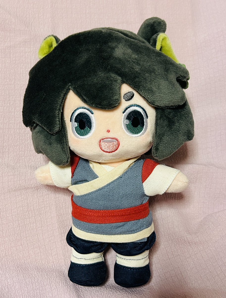 「小黒のぬいは、露小黒戦記が上映してた映画館で買ったものなんだけど… この頃は人型」|河内実加🌕のイラスト